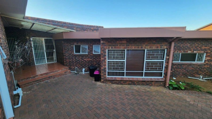 5 Bedroom Property for Sale in Universitas Free State